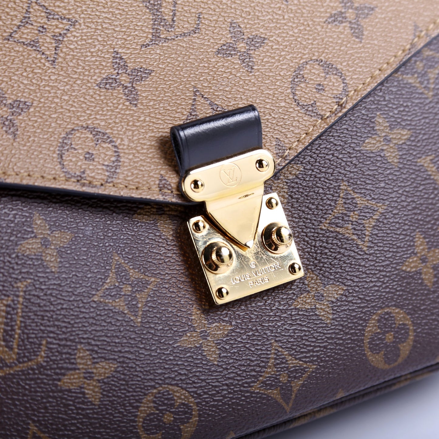 Pochette Metis Reverse Monogram