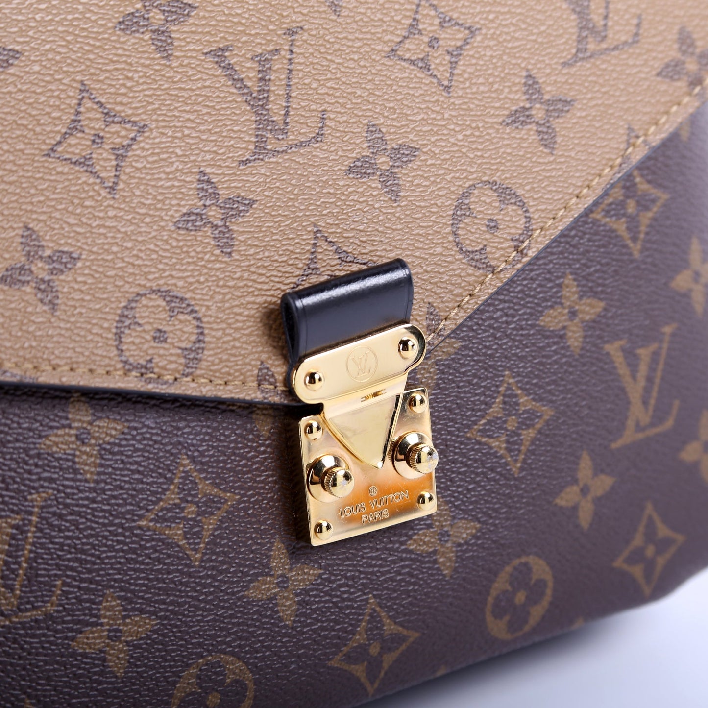 Pochette Metis Reverse Monogram