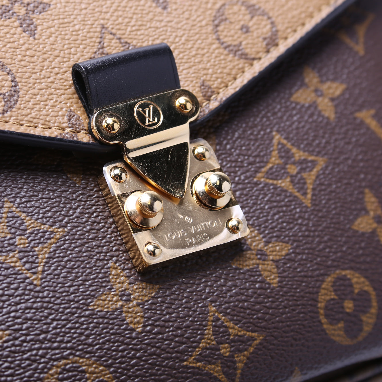 Pochette Metis Reverse Monogram