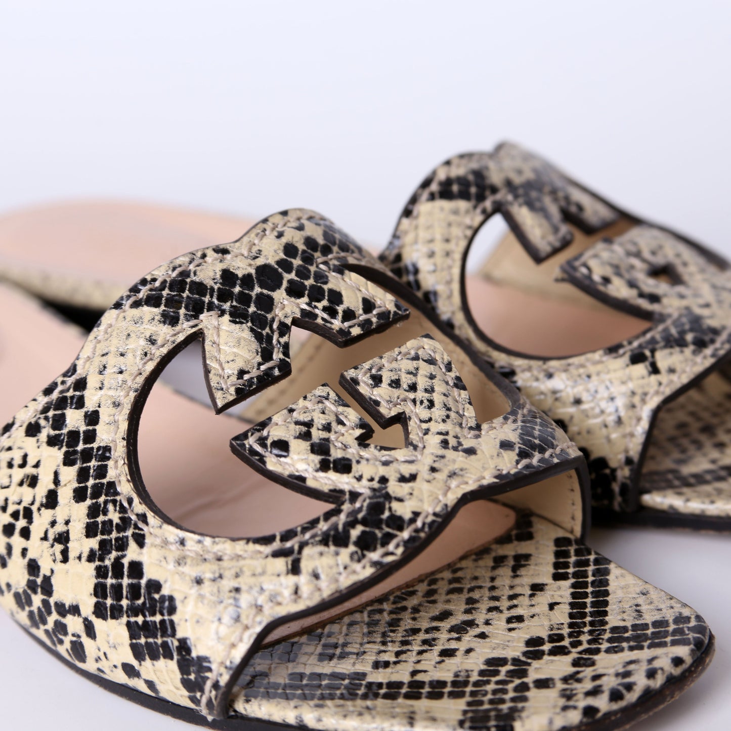 Python Interlocking G Flats Size 37